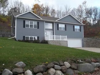 739 Hidden Lake Ct S, Slinger, WI 53086