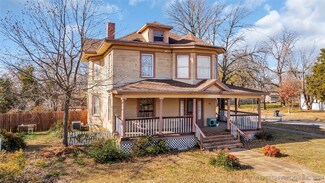 1022 W 12th St, Sulphur, OK 73086