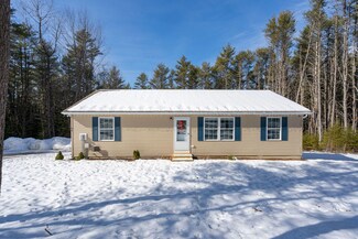 34 Upland Rd, Wiscasset, ME 04578