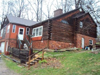 47 Emery Rd, Eighty Four, PA 15330
