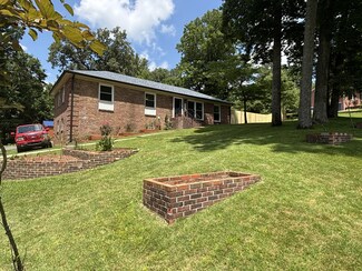 407 Sugar Tree Dr, Clarksville, TN 37043