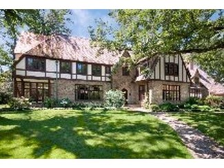 154 Warwick Ln, Kenilworth, IL 60043