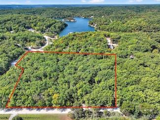 29129 Pinnacle Lake Rd, New Florence, MO 63363