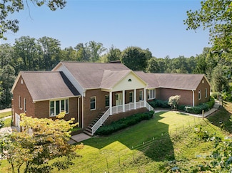 735 Macedonia Rd, Asheville, NC 28804