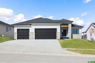 12375 Lake Vista Dr, Papillion, NE 68046