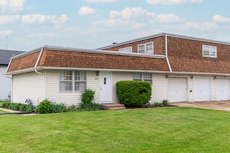 1409 E Stonehenge Dr, Sycamore, IL 60178