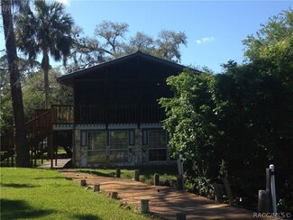 6607 Riverside Dr, Yankeetown, FL 34498