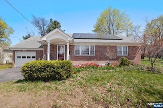35 E Ridgewood Ave, Paramus, NJ 07652