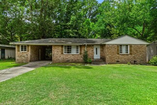 711 Crestview Dr, Hattiesburg, MS 39401