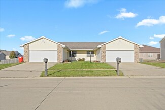 3340 Boulder Ridge Dr, Champaign, IL 61822