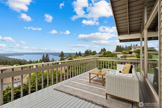 16414 SE 44th Place, Issaquah, WA 98027
