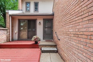 368 Willow Grove Ln, Rochester Hills, MI 48307