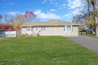 24 E 6th St, Patchogue, NY 11772