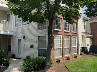 108 Carriage Crossing Ln Unit 108, Middletown, CT 06457
