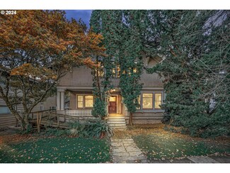 2524 NE Halsey St, Portland, OR 97232
