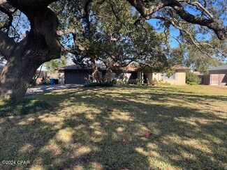 2938 Kings Dr, Panama City, FL 32405