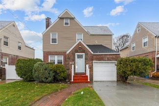 15 Clyde Ave, Hempstead, NY 11550