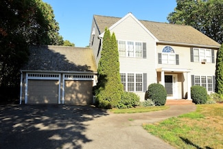 94 Thornberry Cir, Mashpee, MA 02649