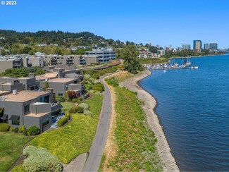 5630 S Riverside Ln Unit 17, Portland, OR 97239