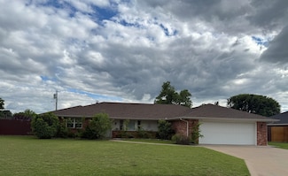 506 Sunset Dr, Watonga, OK 73772