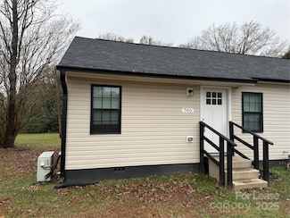 705 N Main St, Stanley, NC 28164