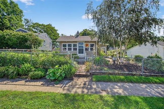 809 E 26th St, Des Moines, IA 50317