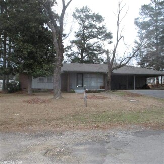 300 S Oak St, Rison, AR 71665