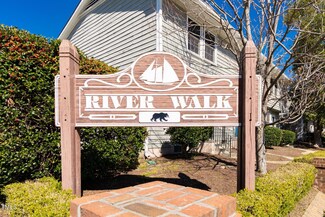 328 River Walk Dr, New Bern, NC 28560