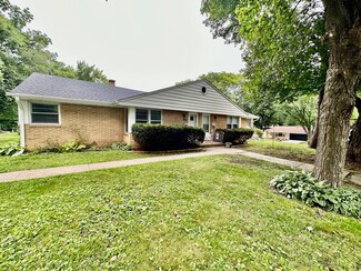 504 Fairview Blvd, Rockford, IL 61107