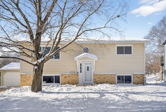 3709 Willow Heights Dr SW, Rochester, MN 55902