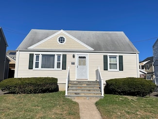 376 Savoy St, Bridgeport, CT 06606