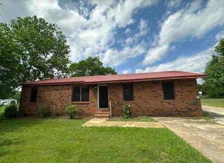 402 E Main St, Okolona, MS 38860
