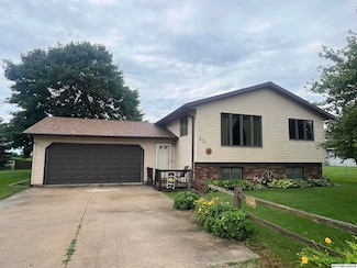 621 Southview Dr, Rockwell, IA 50469