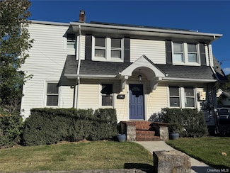 76 Chestnut Ave, Pelham, NY 10803