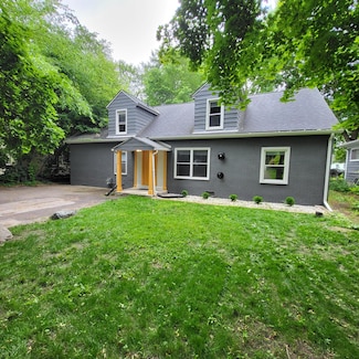 1236 Kensington Dr, Ann Arbor, MI 48104