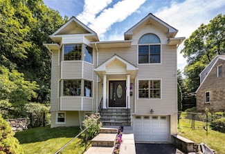 84 Macarthur Ln, Tarrytown, NY 10591