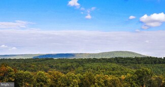 8 Smokeyshire Ln, Cross Junction, VA 22625
