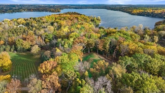 6644 N Shawmoors Dr, Chenequa, WI 53029