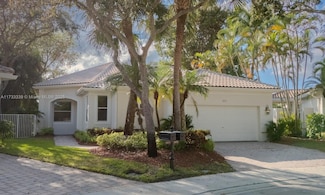 2575 Bay Pointe Dr, Weston, FL 33327