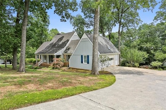 5622 Williamsburg Dr, Norcross, GA 30093