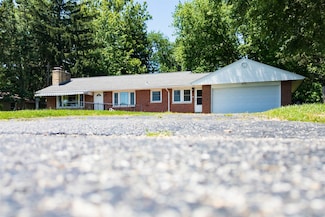 1006 Maple Hill Rd, Bloomington, IL 61705