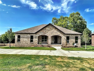 2060 W Breckenridge Ave, Sallisaw, OK 74955