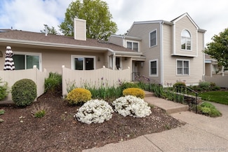 443 Lakeview Dr, Southington, CT 06489