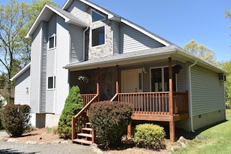 106 Fetlock Dr, Hawley, PA 18428
