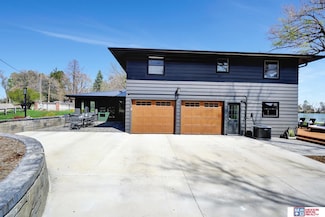 209 N Maloney Dr, North Platte, NE 69101