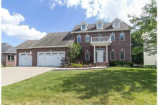 9304 Huntington Cir, Johnston, IA 50131