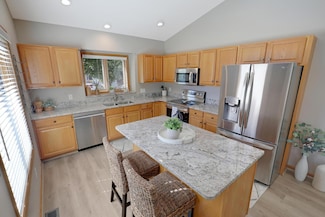3426 Eagan Oaks Ct, Saint Paul, MN 55123
