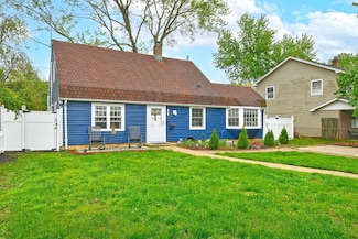133 Spring Ln, Levittown, NY 11756