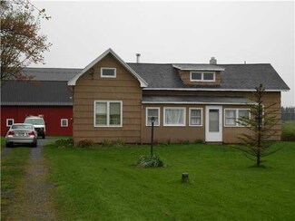 9056 Center Rd, Holland, NY 14080