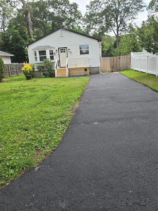 80 Oakdale Ave, Selden, NY 11784